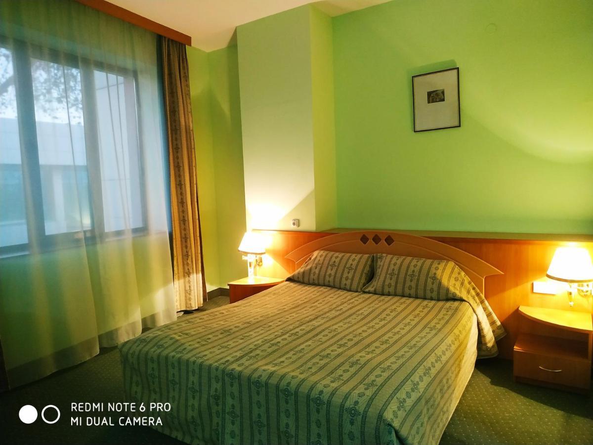Expo Hotel Tashkent Exterior photo