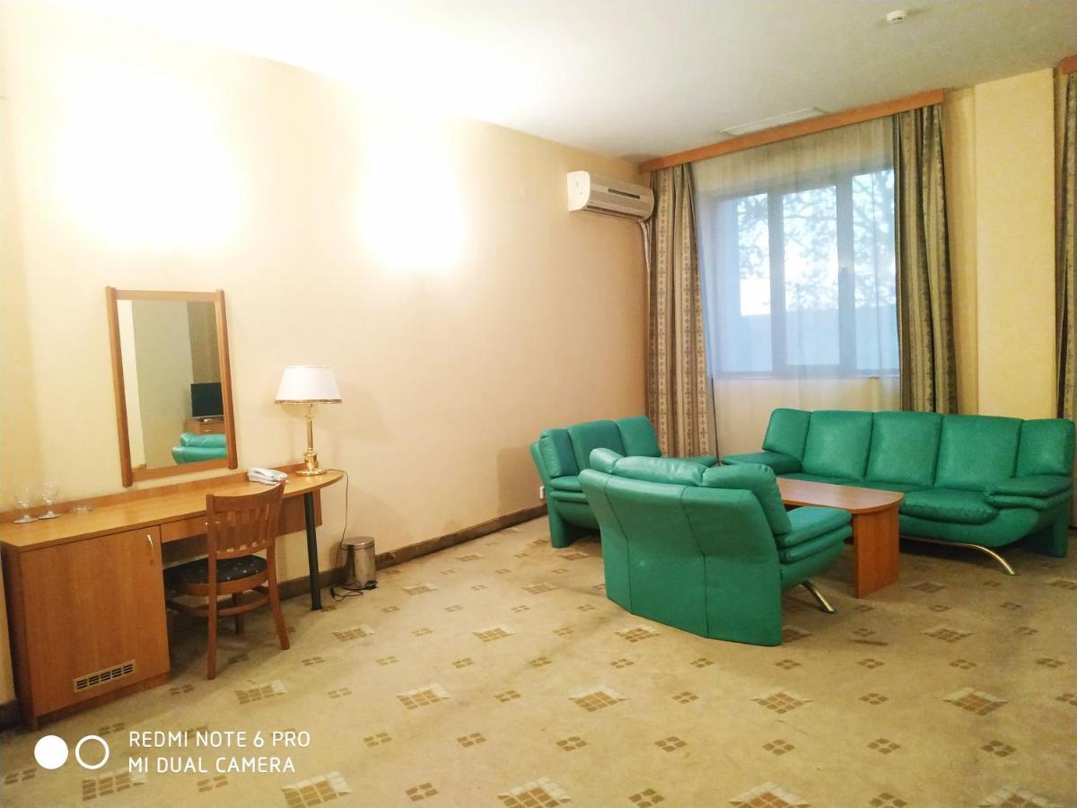 Expo Hotel Tashkent Exterior photo